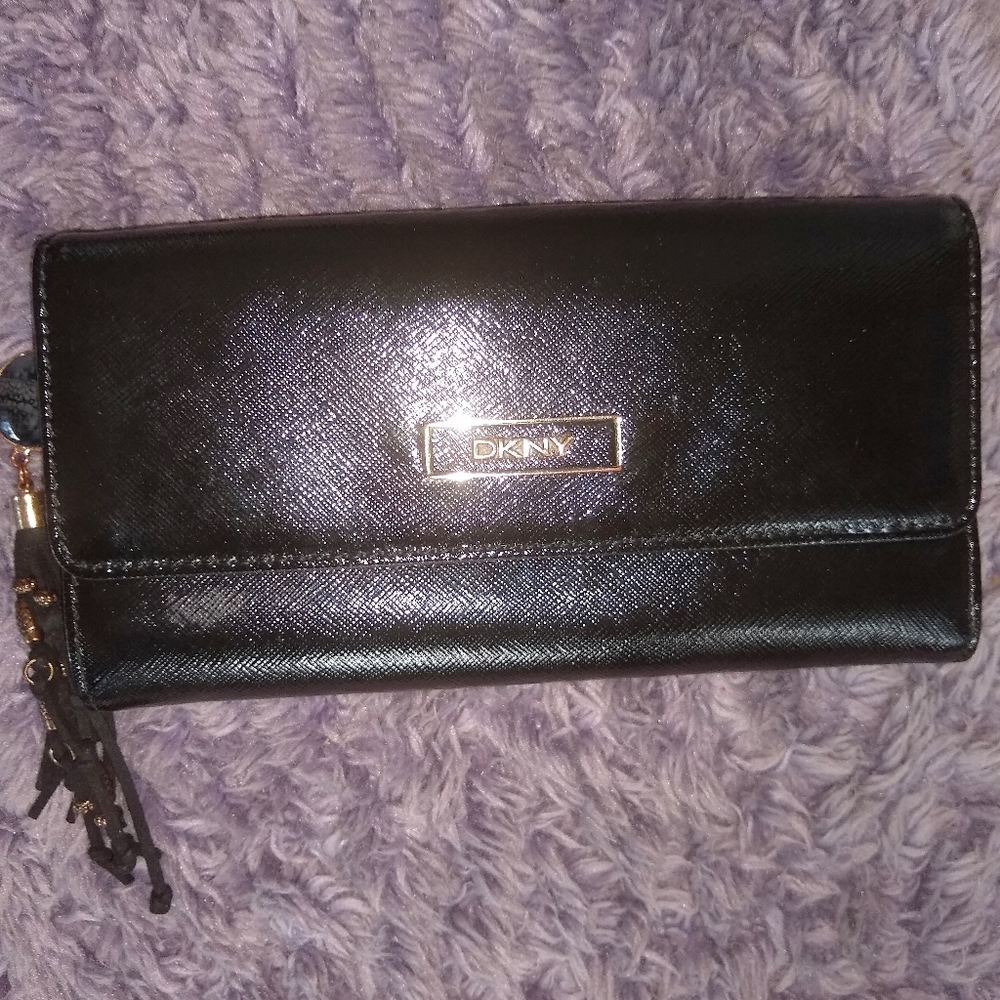Auth DKNY Saffiano Leather Continental Wallet